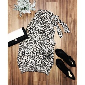 EUC Black Saks Fifth Avenue Neck Holder Leopard XL